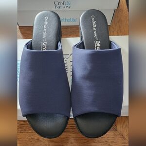 New in box - Women's size 8.5 Croft & Barrow navy sandals - Ortholite